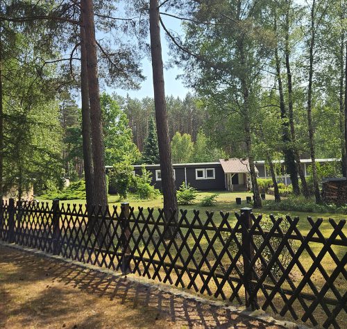 Frontale Aufnahme der Zimmervermietung Lingies im Spreewald von der Strasse aus.