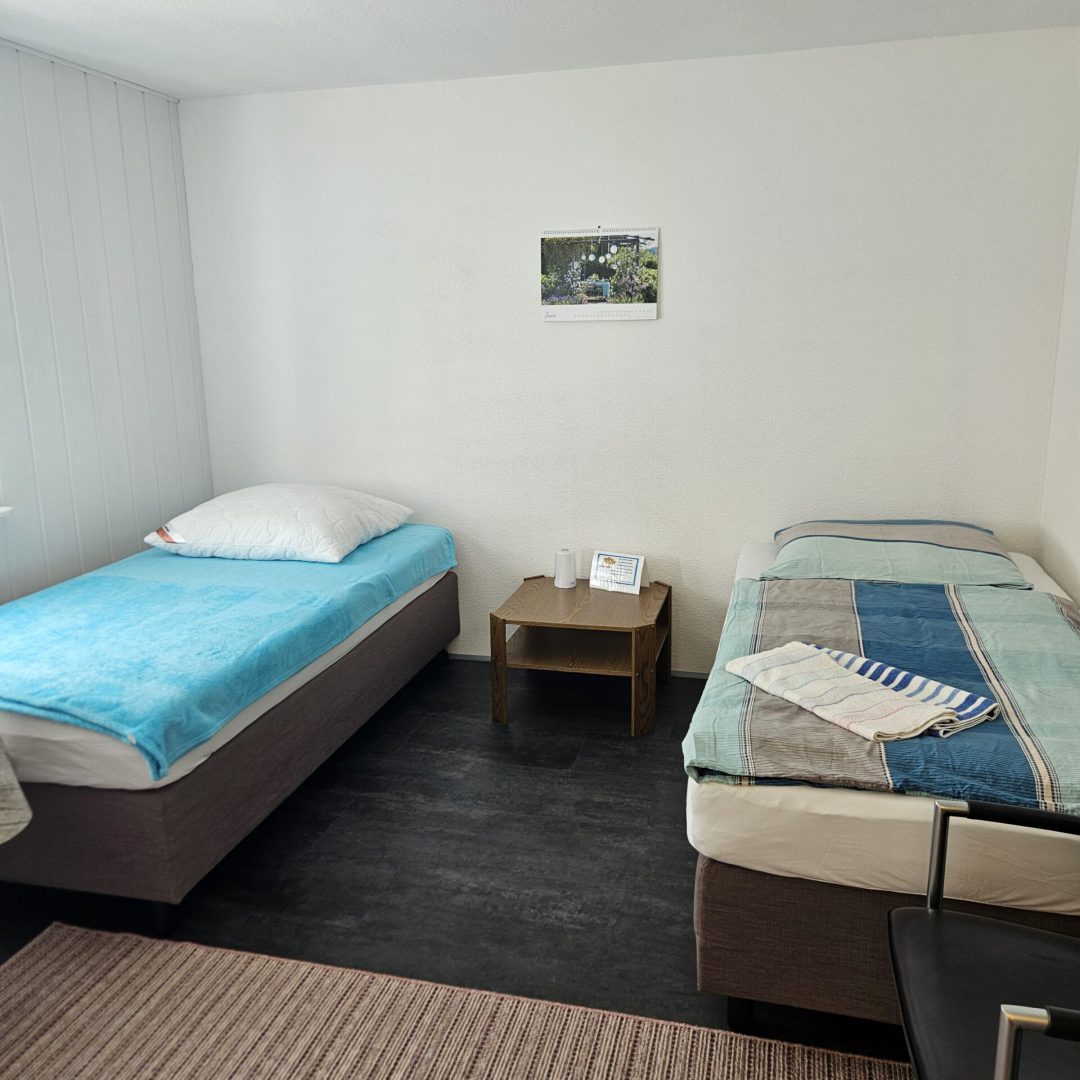 Bild des Einzelbetten-Zimmers namens Kogel in der Zimmervermietung Lingies im Spreewald.
