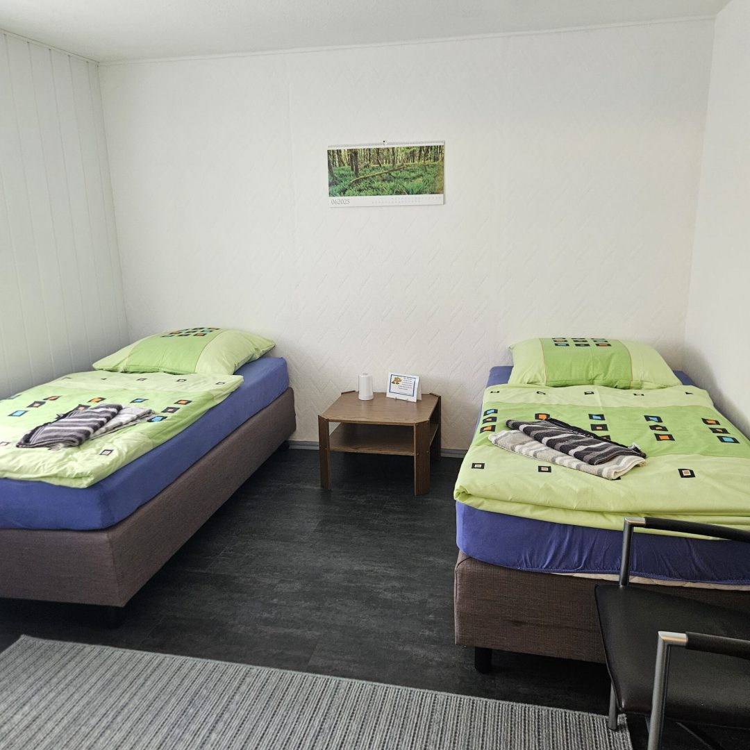 Bild des Einzelbetten-Zimmers namens Schneckenhaus in der Zimmervermietung Lingies im Spreewald.